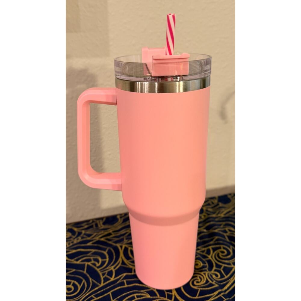 NWT Dolly Parton "I Love Dolly" Pink Christmas 2025 Tumbler — 40oz - Picture 4 of 7